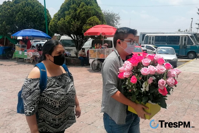 Aprovechan mexiquenses para visitar panteones tras un año cerrados