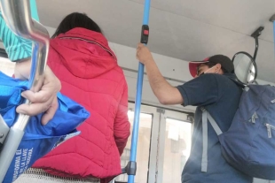 Usuarios muestran inconformidad con paradas de autobús, en Toluca