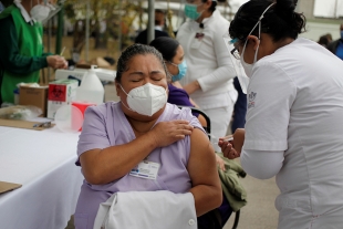 Inicia esta semana vacunación de adultos mayores contra COVID-19 en 16 municipios del Estado de México