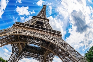 El aire alrededor de la Torre Eiffel, pesa más que la propia torre