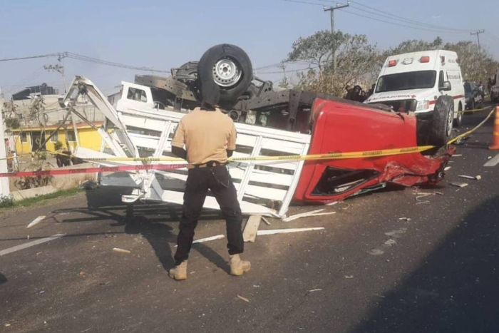 Volcadura en Circuito Exterior Mexiquense deja 4 muertos