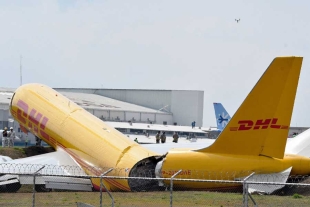 Avión de la empresa DHL se parte en dos en Costa Rica