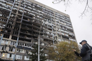 El alcalde de Kiev, Vitali Klitschko, dijo que se trató de un &quot;ataque masivo enemigo&quot;, por lo que las fuerzas de defensa aérea tuvieron que ser activadas.