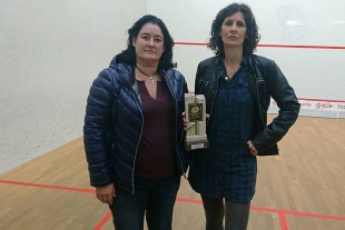 Premian a campeonas de squash con un vibrador y cera depilatoria