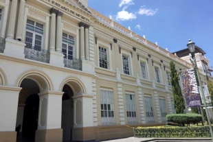 La auditoría también indica que la institución está al corriente en sus obligaciones fiscales ante el Servicio de Administración Tributaria 