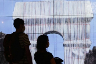 Christo y Jeanne Claude; cubrirán de tela el Arco del Triunfo