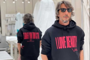 Valentino celebra su cumpleaños 90 con una hoodie especial