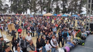 Motociclistas celebran bendición de cascos con rodada por la seguridad