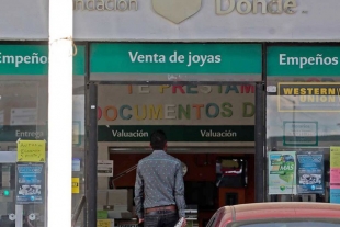 Visitan padres  de familia casas de empeño para cubrir gastos escolares