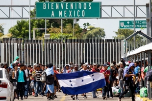 Contienen caravana migrante en la frontera sur