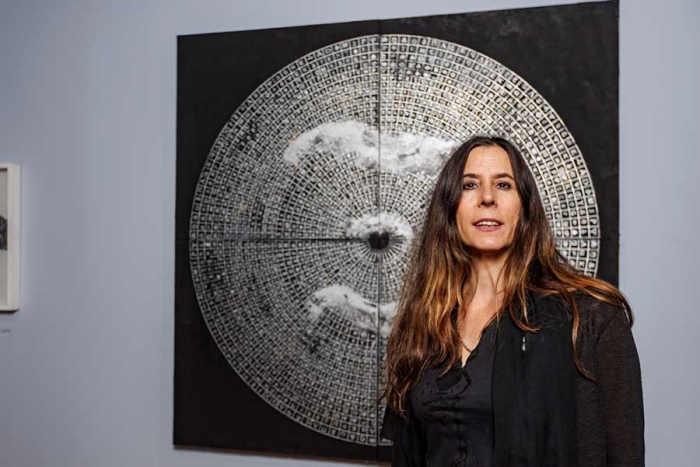 La artista plástica Irene Dubrovsky exhibe su trabajo en Rectoría de la UAEMéx
