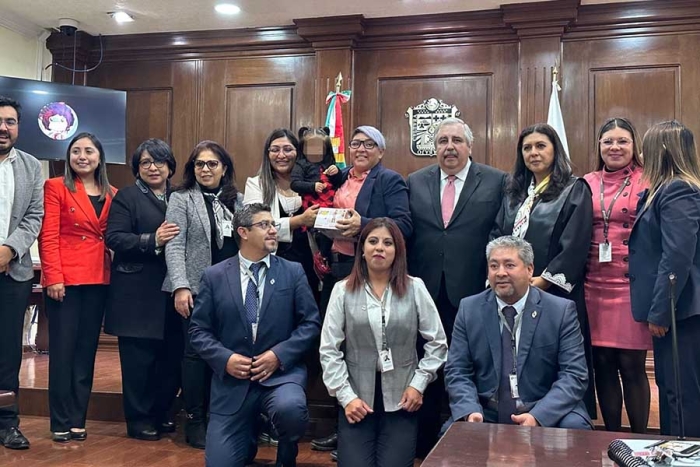 Hecho histórico; pareja de mujeres logra adopción en Edómex