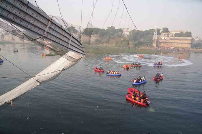 Autoridades de la India detienen a 9 personas por desplome de puente; van 134 muertos