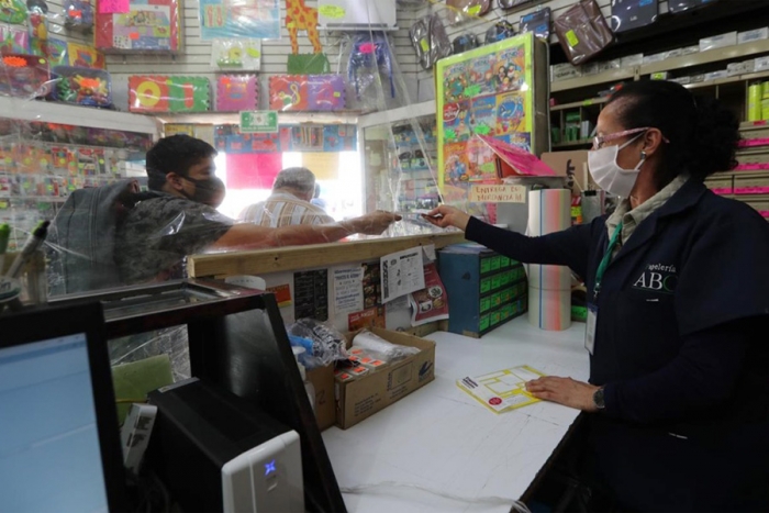 Papeleros mexiquenses esperanzados ante el inminente inicio del nuevo ciclo escolar