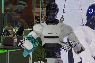 Hablamos de 4NE1, un androide diseñado para el público doméstico, el cual mide 1.80 metros de altura