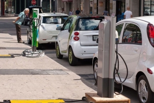 México amenaza con castigos a EUA si aprueba créditos para autos eléctricos