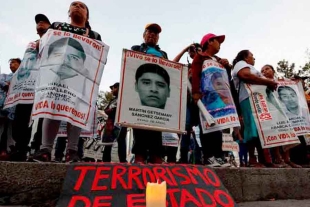 Se entrega General acusado de la desaparición de normalistas de Ayotzinapa