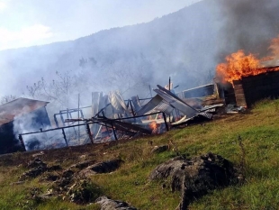 Atacan a indígenas en Chiapas y queman sus casas