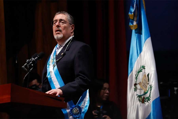 &#039;Nunca más el autoritarismo&#039;: Bernardo Arévalo jura como presidente de Guatemala