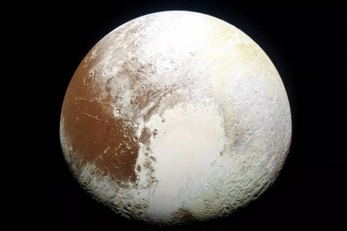 Encuentran evidencias de vida en Plutón