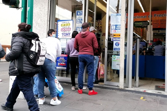 Abarrotan padres de familia papelerías del centro de Toluca