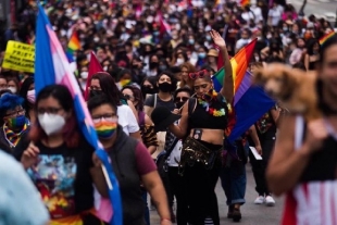 Marcha LGBTTTI recorre las calles de CDMX