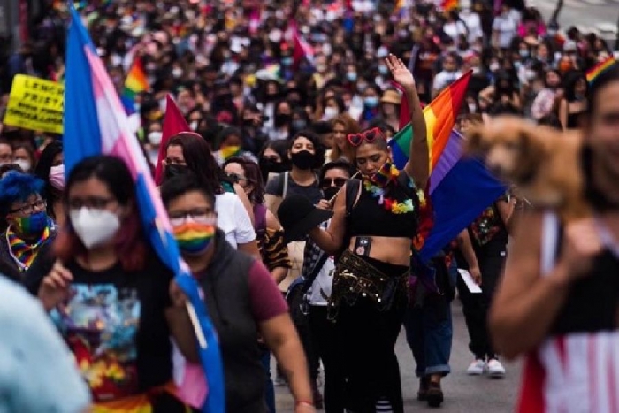 Marcha LGBTTTI recorre las calles de CDMX