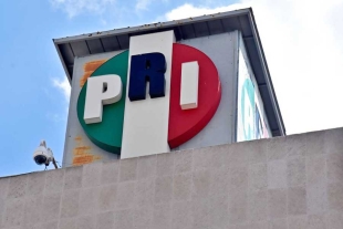 Morena busca prohibir al PRI el uso de los colores de la bandera