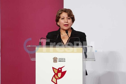 Presenta Delfina Gómez su gabinete en Palacio de Gobierno