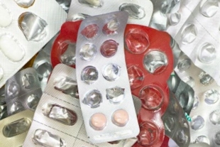 Buscan alternativa para evitar desechos en contenedores de medicamentos
