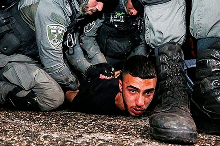 Se enfrentan palestinos y policía israelí en Jerusalén tras cese al fuego