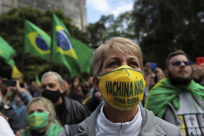 Va Brasil por obligatoriedad en vacuna