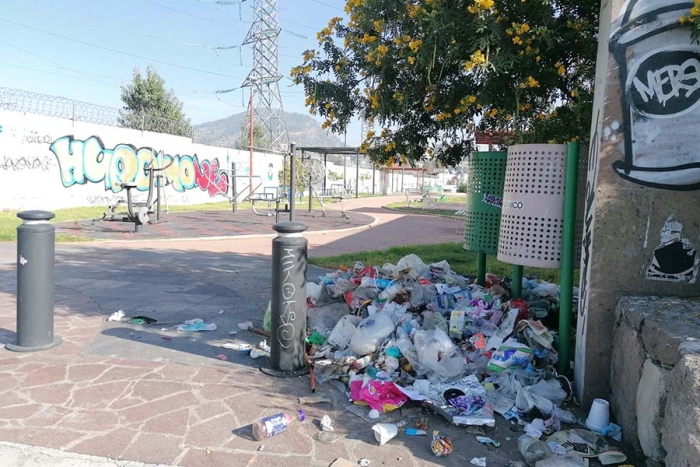 Vecinos de la Nueva Oxtotitlán piden sanciones para quien tire basura en Parque Lineal de Las Torres