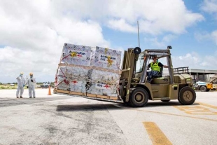 Llega ayuda humanitaria a Tonga