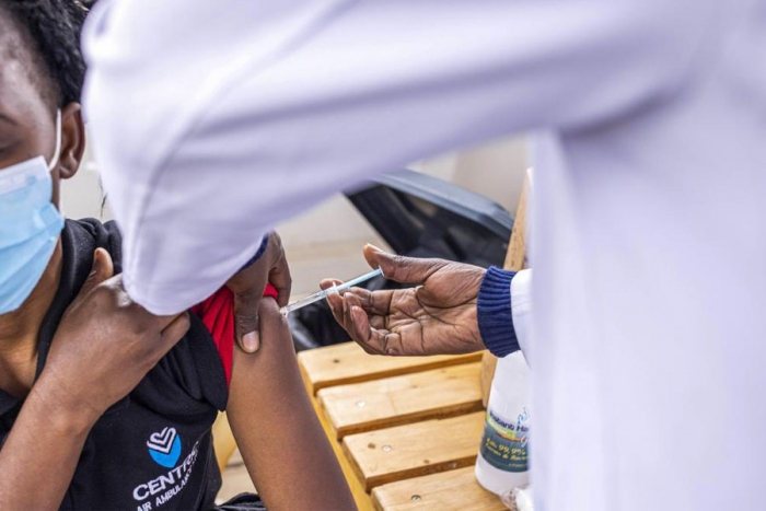 Pandemia se prolongará si países pobres no reciben vacunas: OMS