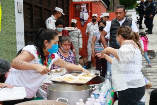 Apoyo mutuo entre rescatistas y damnificados