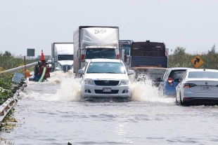 Carretera Lerma-Tenango sigue bajo el agua