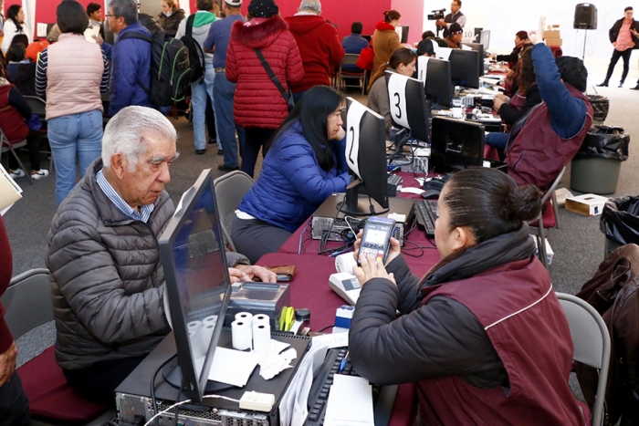 Larga espera en Toluca para el pago de impuestos