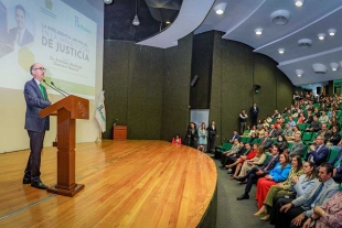 Barrera Díaz destacó que es necesario comprender y aprovechar las oportunidades que brindan las nuevas tecnologías