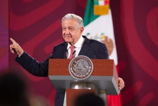 AMLO garantiza el Zócalo libre para la marcha por la defensa del INE