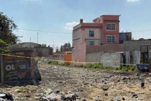 La zona fue acordonada y quedó bajo resguardo policial, mientras agentes del Ministerio Público de la Fiscalía General de Justicia del Estado de México