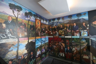 Luis Nishizawa, Leopoldo Flores y otros artistas embellecen con murales a Palacio de Gobierno