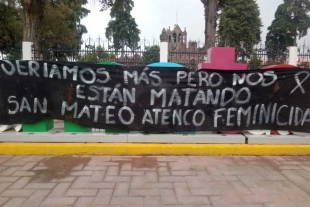 Mujeres protestan contra feminicidios ocurridos en San Mateo Atenco