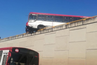 A punto de la tragedia estuvo un camión de pasajeros en Xonacatlán