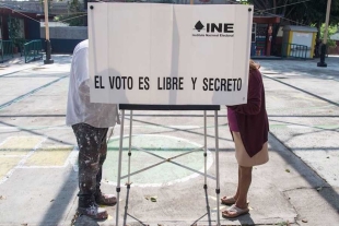 La consejera detalló que, hasta el día de la jornada, cuatro personas candidatas habían solicitado medidas de protección.