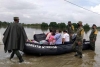 Evacuan a 10 mil personas por inundaciones en Tabasco