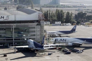 Asaltantes desatan tiroteo en aeropuerto de Santiago de Chile; hay dos muertos