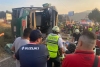 Se voltea autobús “Flecha Roja” en la México-Toluca; eran peregrinos que iban a Chalma