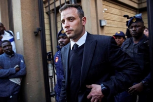Oscar Pistorius sale de prisión bajo libertad condicional