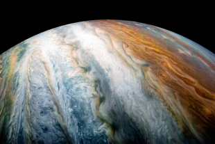 La NASA &quot;colorea&quot; los ciclones de Júpiter y se ven impresionantes